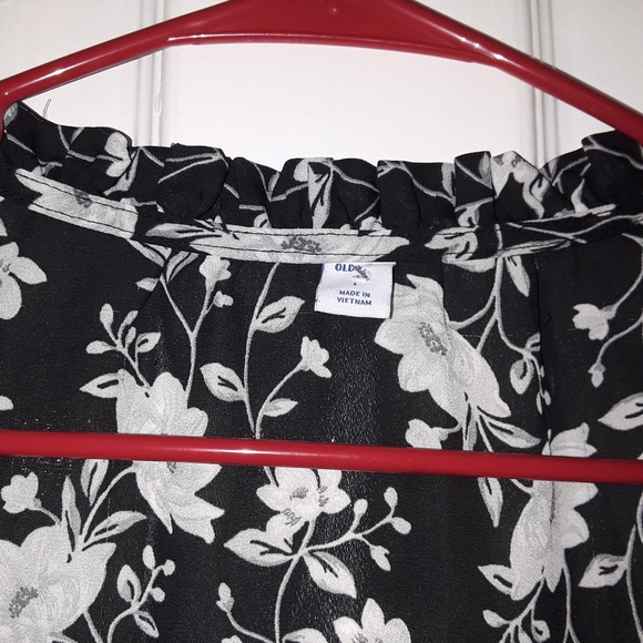Old Navy Tops - Floral Blouse